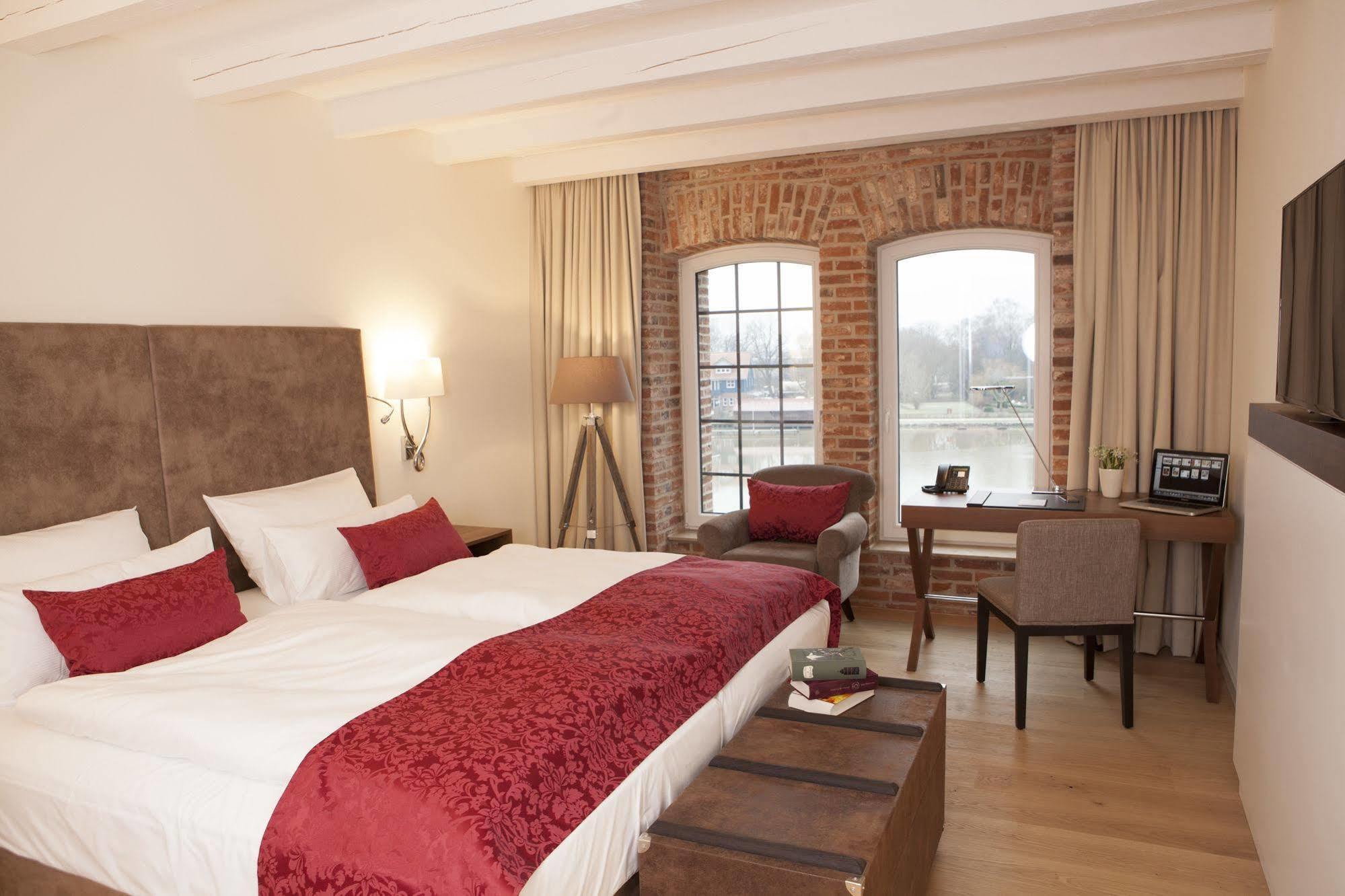 Hotel Hafenspeicher Leer Bagian luar foto