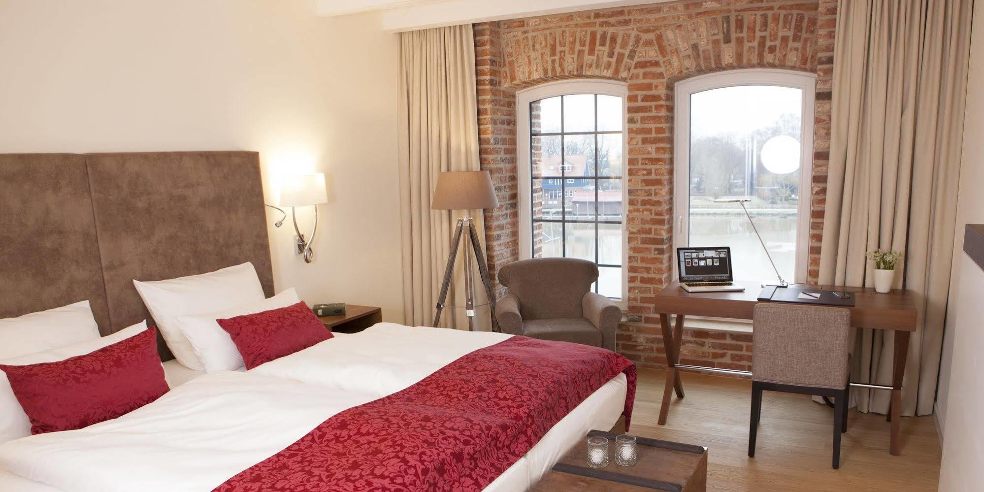 Hotel Hafenspeicher Leer Bagian luar foto